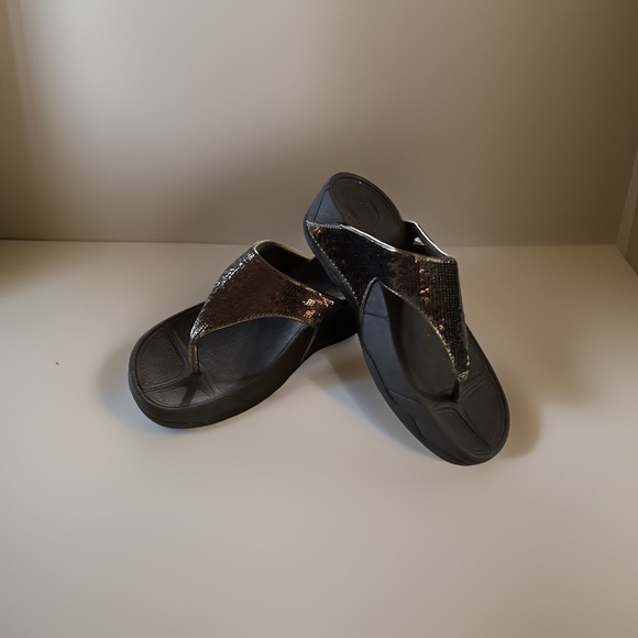NWOT Fitflop Brown Sequin Flip Flops - Picture 4 of 5